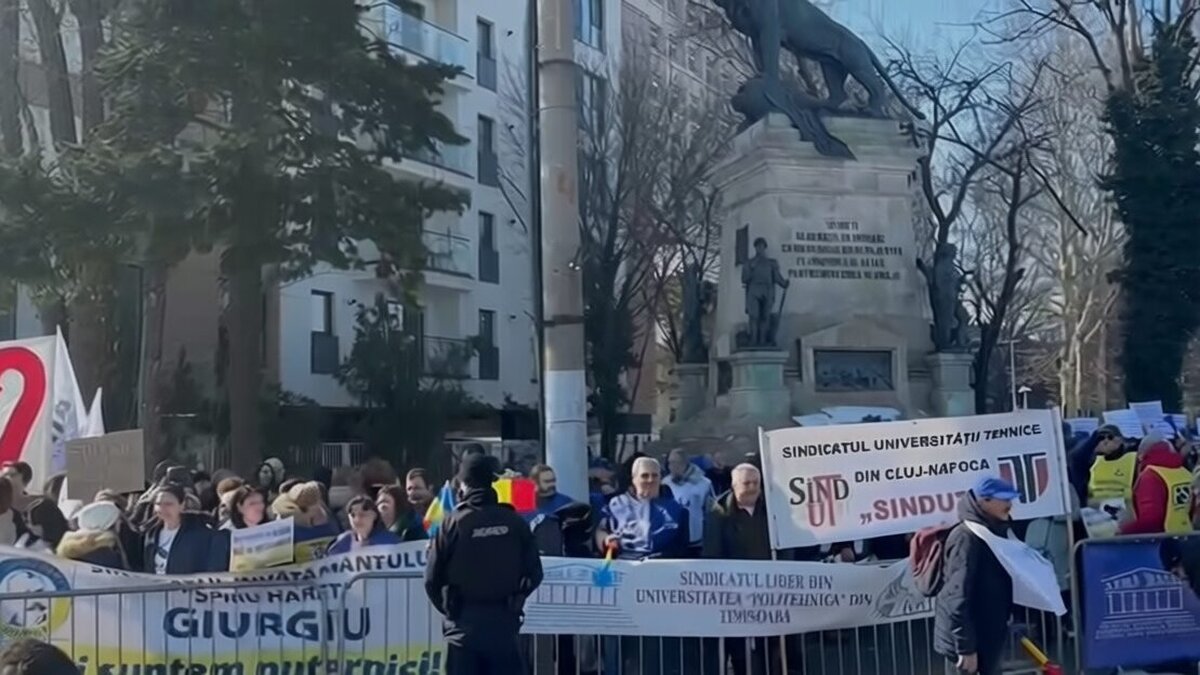 Protest la Cotroceni. 500 de profesori și studenți cer 15% din buget pentru Educație