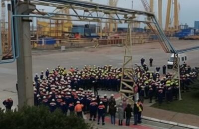 Protest masiv la Mangalia din cauza restanțelor de salarii și lipsei de comenzi