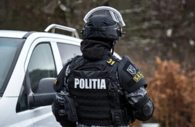 Rețea de proxenetism condusă de o femeie de 80 de ani. 370.000 lei și 86.000 € ridicați