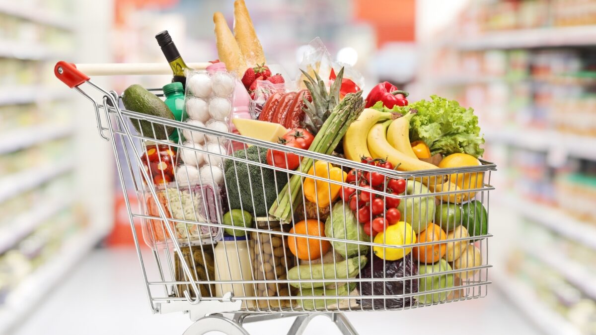 Culoarea care reduce riscul de cancer. Recomandarea NHS: minim 400g de fructe pe zi