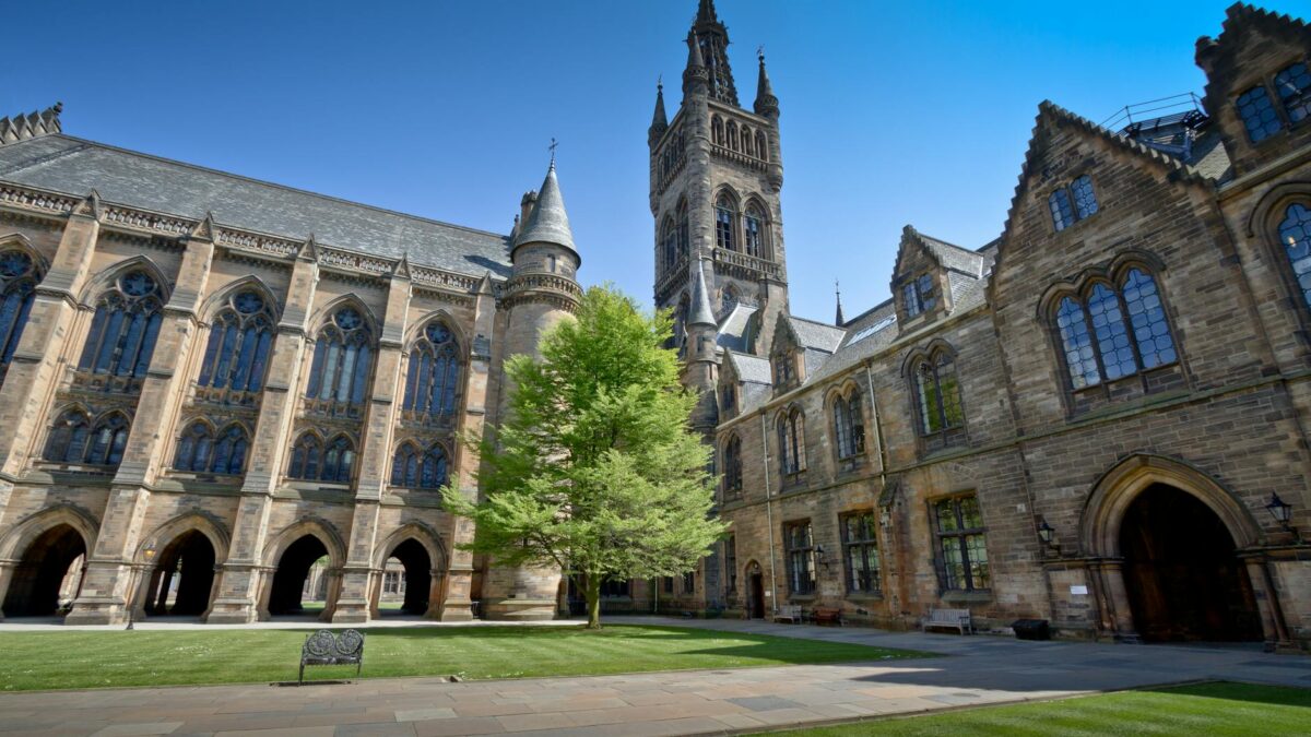 scandal universitate uk