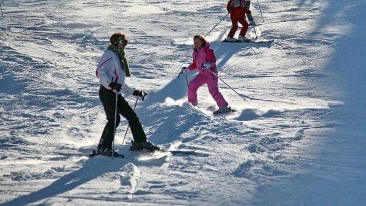 Poiana Brașov 100% deschisă: schi pe zăpadă artificială și 50% reducere