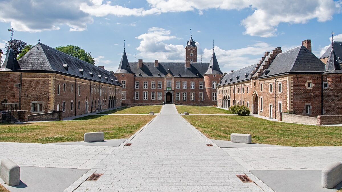 UE: summit de criză la castel. Planul 2028, singura replică la un atac al lui Trump