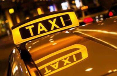 Răzbunare în taxi: Șofer de 28 de ani bătut și jefuit de un client