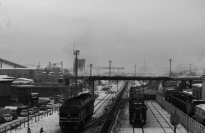 Viscolul blochează trenurile. 20 de curse anulate, ruta Ploiești-București închisă