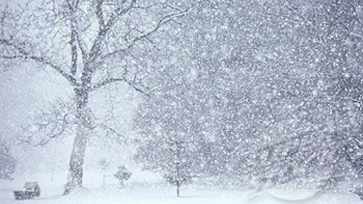 Vremea se schimbă radical. ANM anunță când vin ninsorile după o lună de căldură