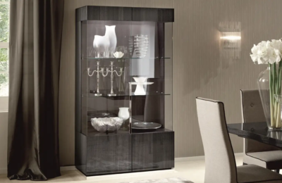Sticla și cristalul în design: Accente de finețe pe masa de dining și în vitrine