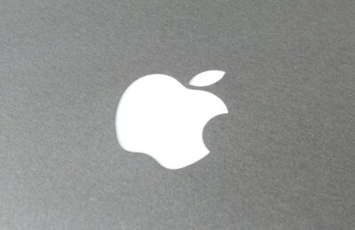 Smartphone-urile de lux Apple ating 12.000 de lei la lansare