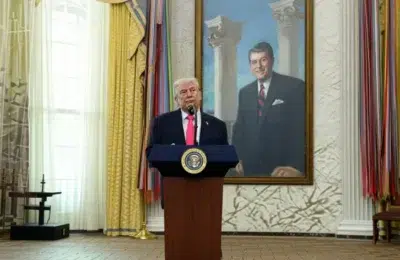 Popularitatea lui Trump se prabuseste la 36% pe fondul razboiului si scumpirilor