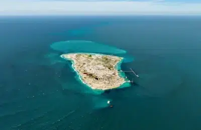 Iranul minează insula de care depind 90% din exporturile sale de petrol