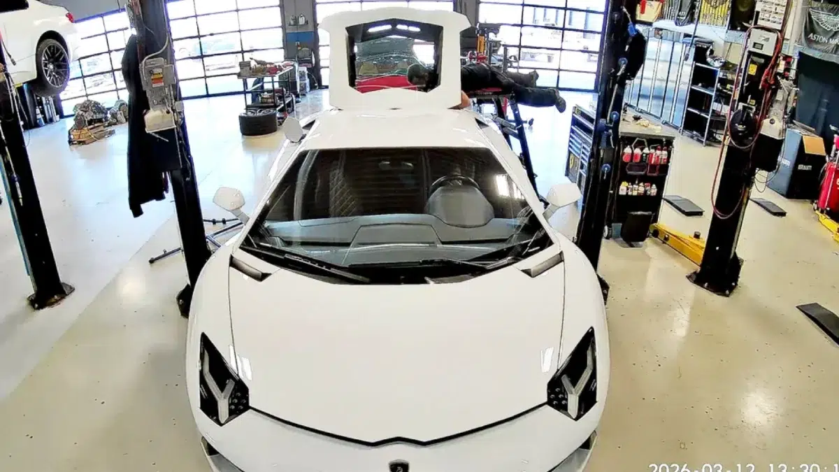 O reparație de 1200 dolari la un Lamborghini Aventador, a fost rezolvată cu o piesă de Ford