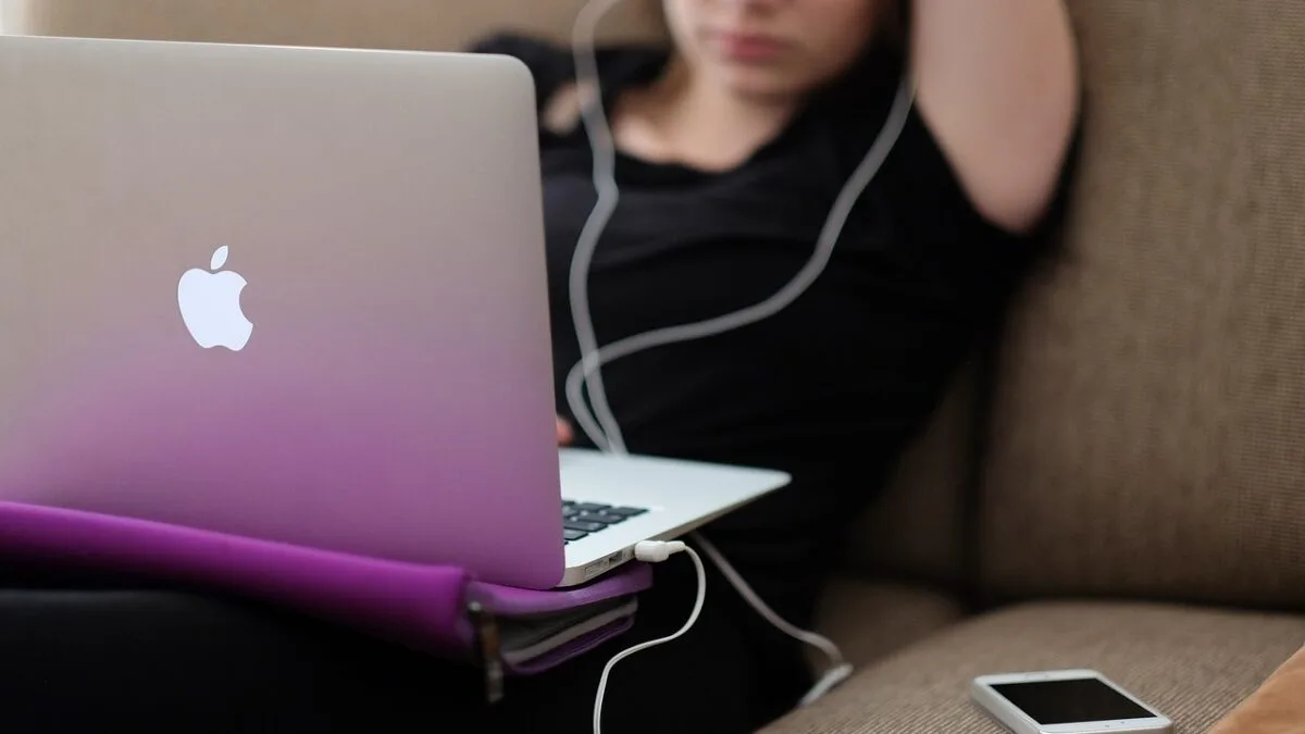 MacBook Neo pret Romania