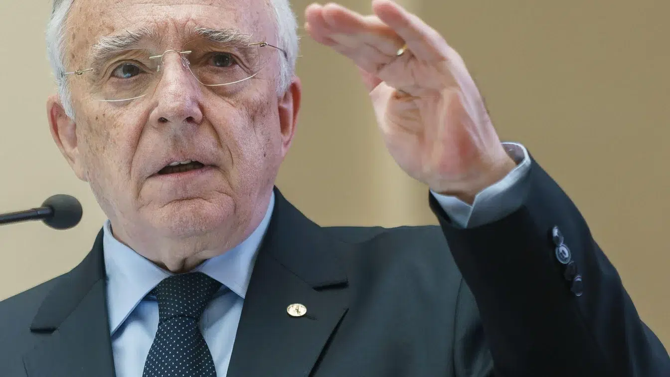 Mugur Isărescu: Un război extins în Orient ar avea impact grav în România