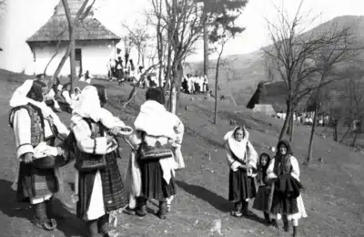 Cum era postul la români acum 200 de ani, habotnici, dar beau vin, bere și rachiu