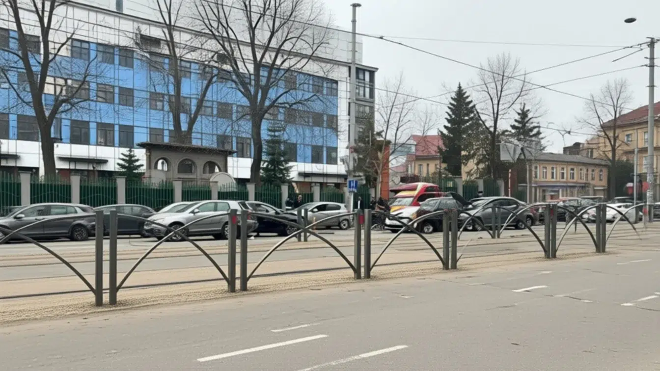 În accidentul cu 4 mașini din București, un tânăr a intrat într-o ambulanță SMURD în misiune