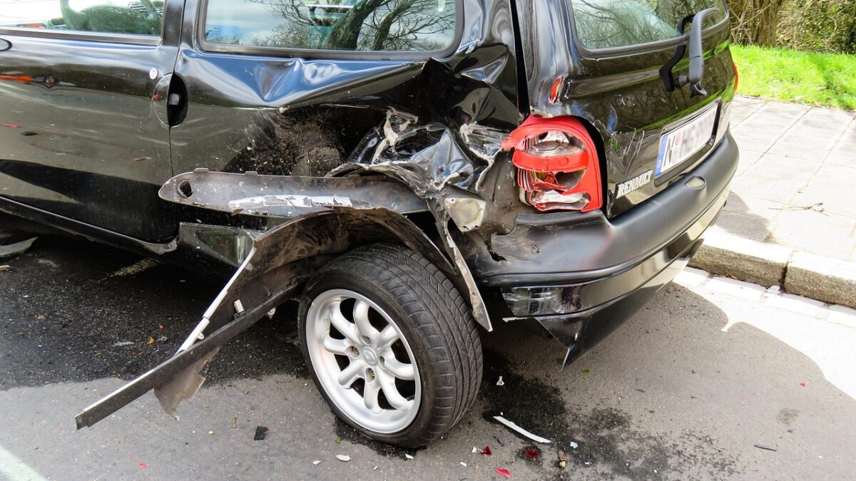 Ce trebuie să faci imediat după accident pentru a nu pierde bani