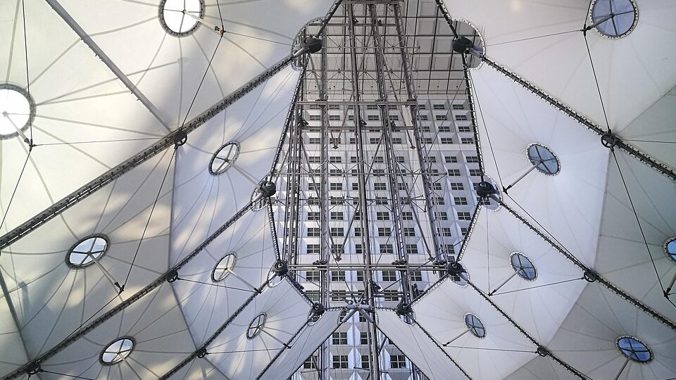 Cum profita investitorii romani de la escaladarea tensiunilor geopolitice internationale