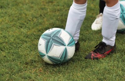 Meciul de fotbal încheiat cu mai mulți jucători eliminați decât pe teren