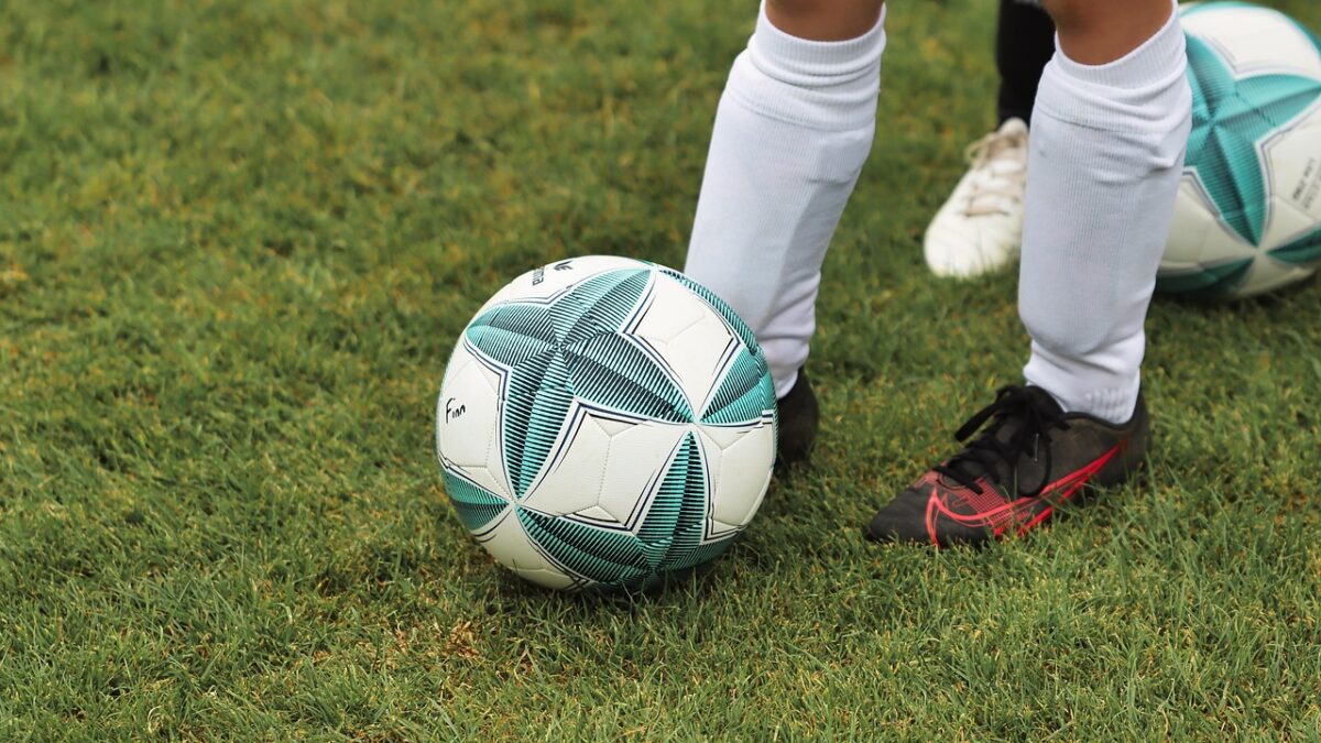 Meciul de fotbal încheiat cu mai mulți jucători eliminați decât pe teren