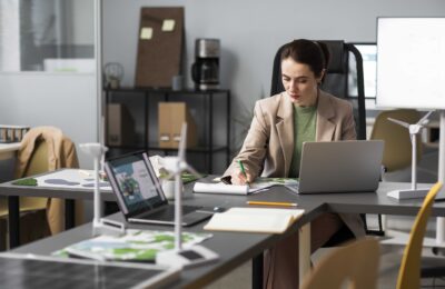 Arhitectura Eficienței Administrative: Strategii de Optimizare a Spațiului de Lucru