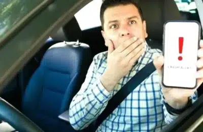 Folosirea telefonului la volan te costă 4 puncte de penalizare în România