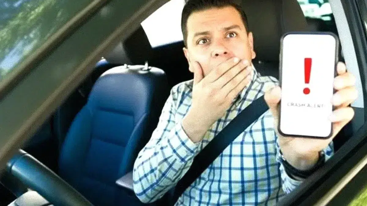 Folosirea telefonului la volan te costă 4 <a href=