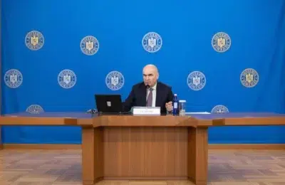 Bolojan anunță concedierea a 14.000 de angajați din primării în luna aprilie 2026