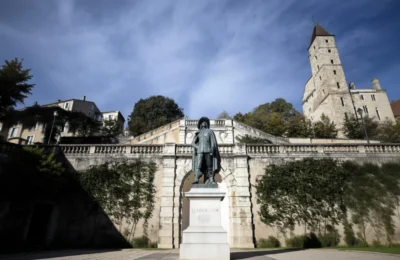 Rămășițele mușchetarului d’Artagnan, găsite după 350 de ani sub o biserică