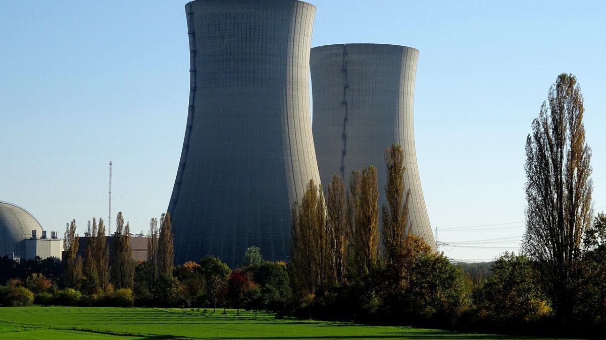 Cum profită România din investițiile nucleare greșite ale Europei