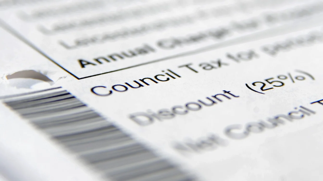 Aprilie de coșmar pentru britanici cu facturi la impozite mai mari cu 111 lire