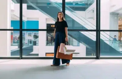Hainele noi din magazin vin cu 3 riscuri majore pentru sănătate