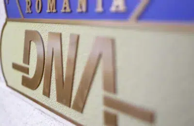 În cadrul perchezițiilor DNA la Autoritatea Rutieră Română, există mită de până la 1500 de euro