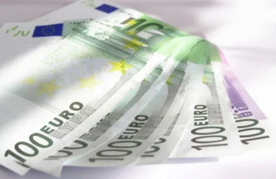 Conflictul din Iran aduce apreciere a dolarul, în schimb Europa este vulnerabilă cu stocuri de gaz la 30%