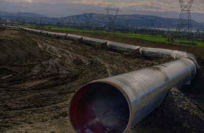 Petrolul atinge 84 de dolari pe baril în contextul tensiunilor din Iran