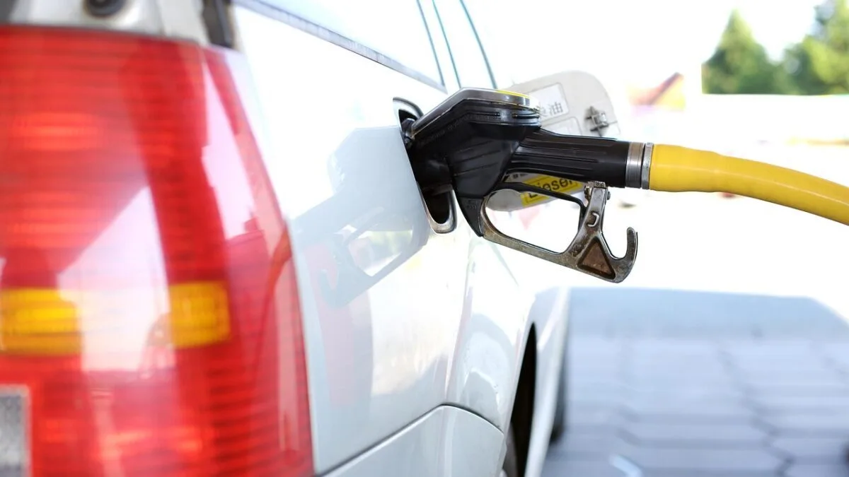 pret carburanti, pret motorina, pret benzina