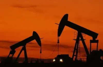 Petrolul sare la 114 dolari în urma unei crize mondiale majore