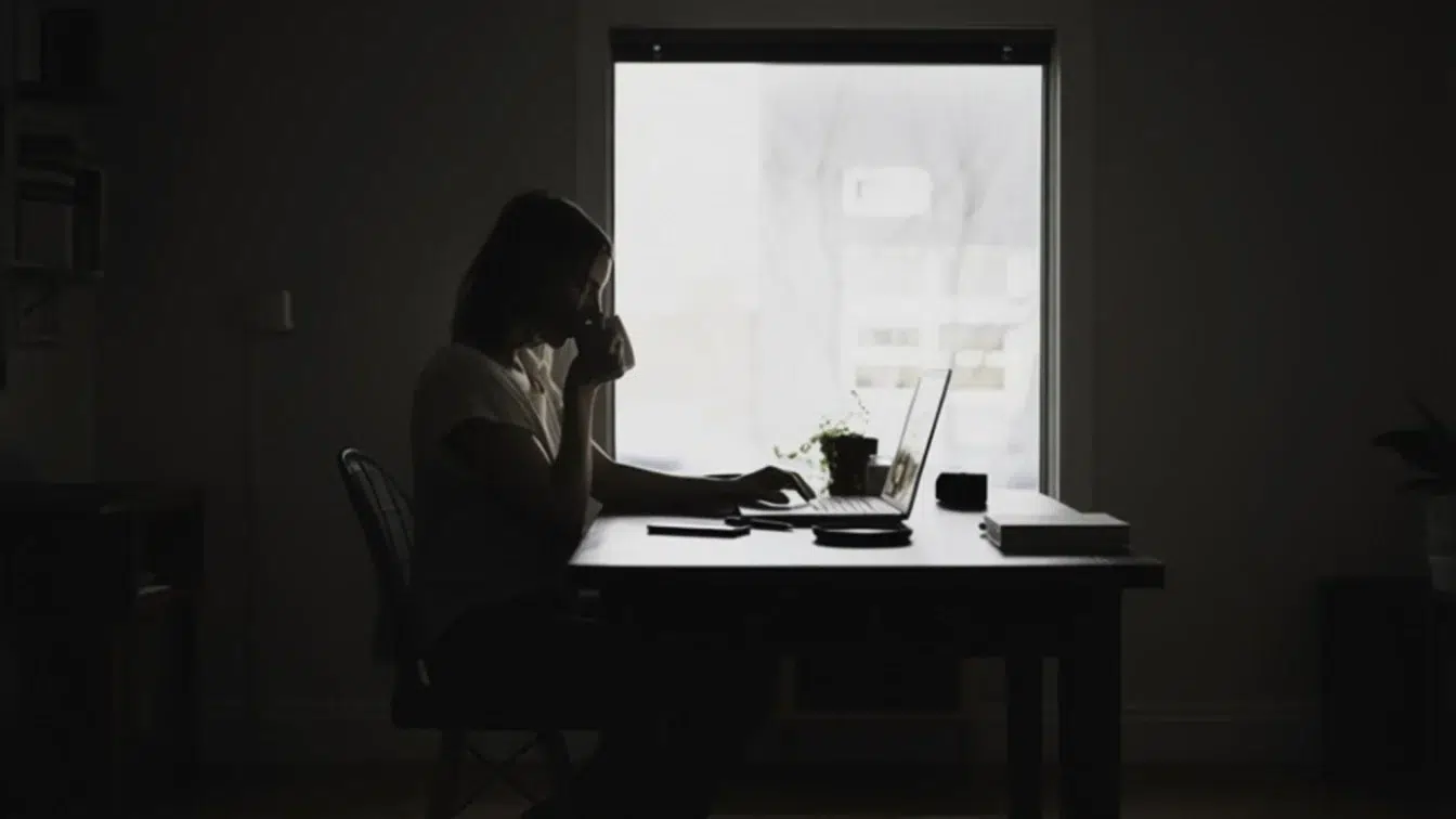 Un număr de 47.000 de oameni explică de ce te îndrăgostești de cineva online?