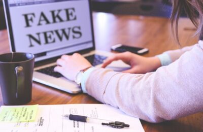 2000 de site-uri false cu știri folosesc inteligență artificială pentru a fura bani de la români