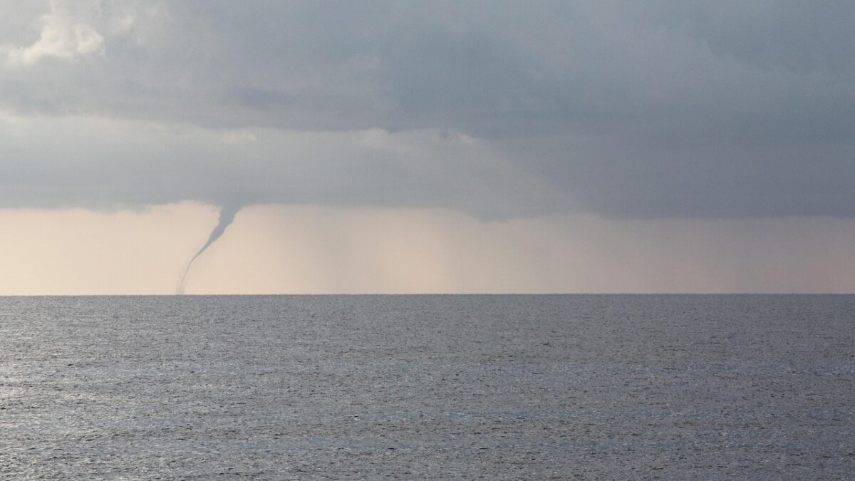 Riscul real de tornade în România creşte potrivit specialiştilor