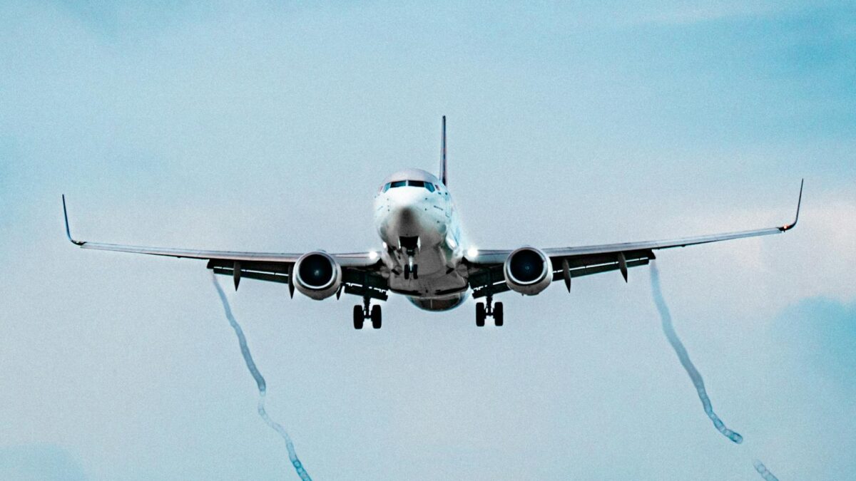 Zbor de evacuare anulat după atacul lui Trump asupra liderului britanic