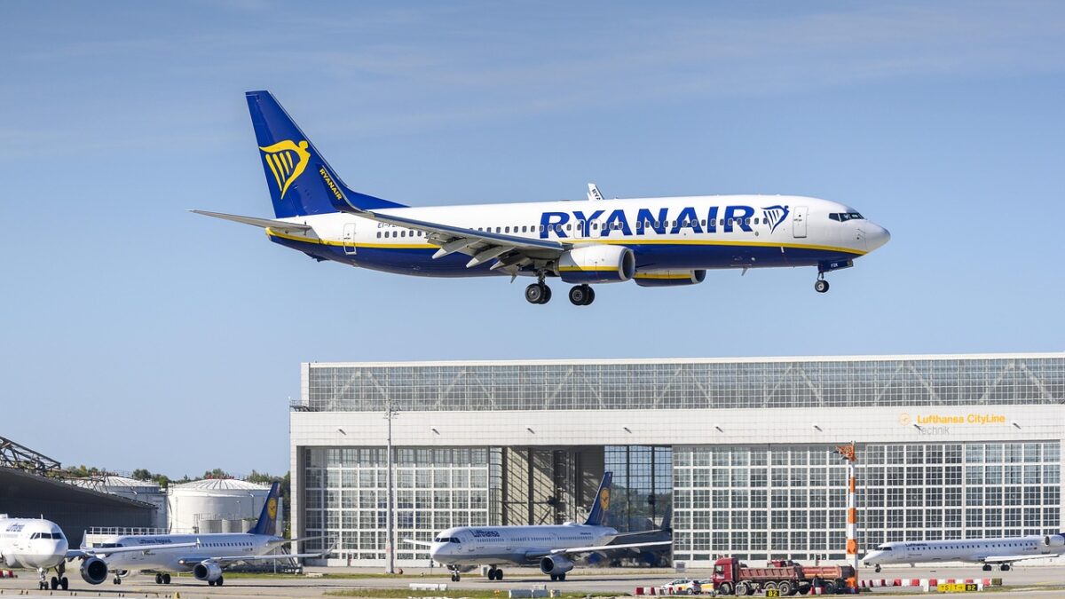 Ryanair refuză să plătească 600 de euro pasagerilor români cu zboruri anulate