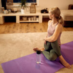 Cum să îți recapeți postura corectă după o zi lungă la birou