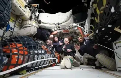 Artemis 2 a părăsit orbita Pământului într-o călătorie de 253.000 de mile