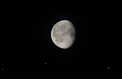 Echipajul Artemis 2 a numit 2 cratere pe Lună un gest pentru istorie
