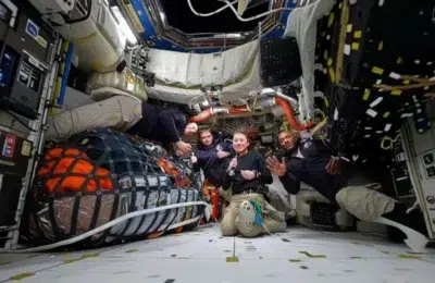 Donald Trump a vorbit cu echipajul Artemis 2 și i-a invitat la Casa Albă