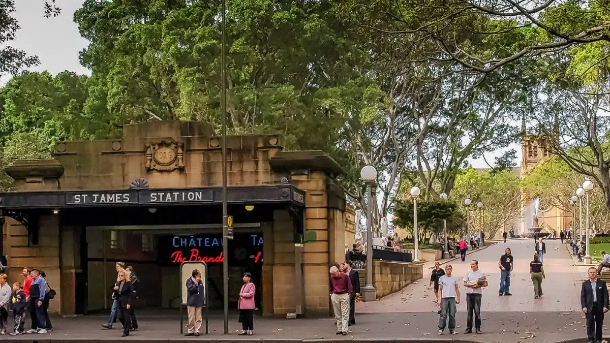 Într-o gară din Sydney un om a murit şi a fost ignorat de 100.000 de oameni care treceau zilnic pe lângă el