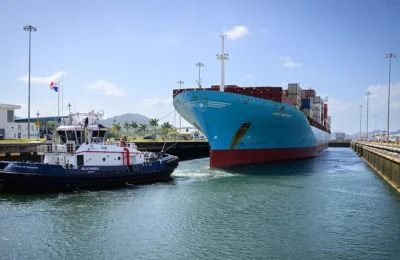 O navă a plătit 3,4 milioane de euro ca să sară la coadă în Canalul Panama