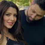 Celia, după o lună de la despărţire şi după 13 ani împreună, pleacă într-o excursie cu soţul şi copii