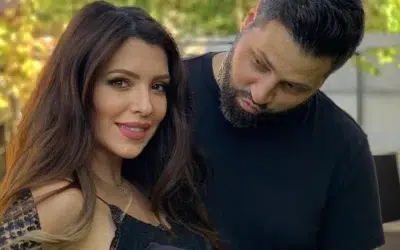 Celia, după o lună de la despărţire şi după 13 ani împreună, pleacă într-o excursie cu soţul şi copii