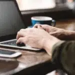 Un jurnalist a lăsat un AI să-i controleze PC-ul o săptămână